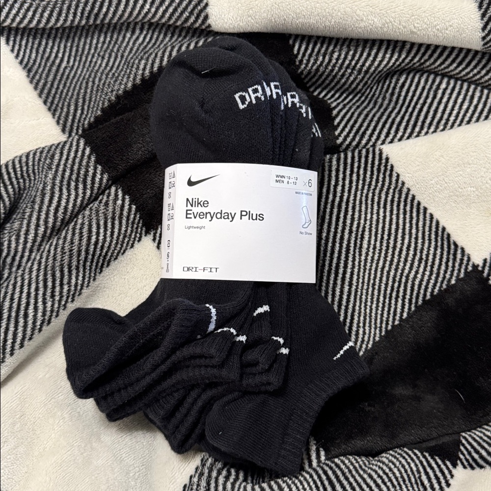 Nike Everyday Plus Black Dri-FIT Socks